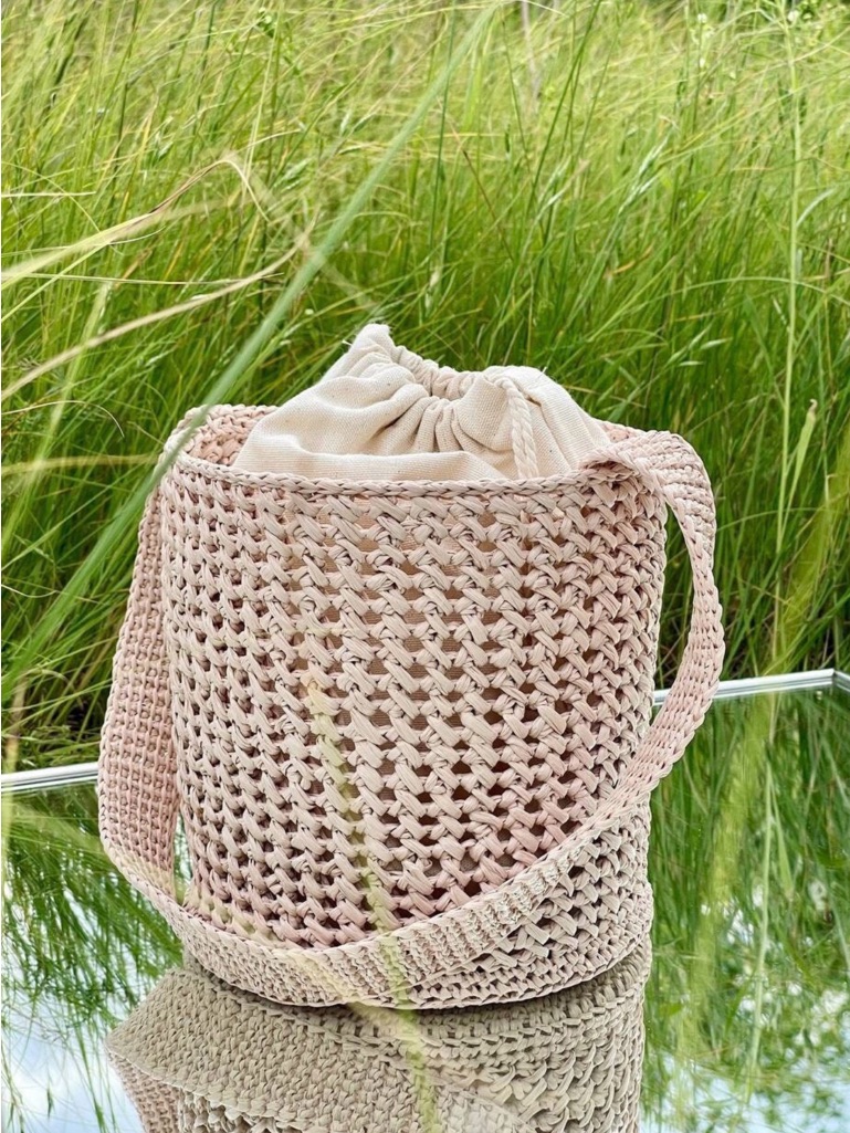 Minimal Raffia Bucket Bag